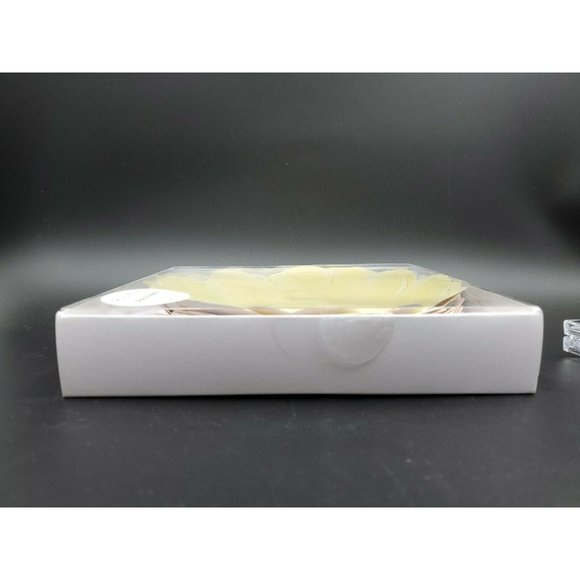 Meri Meri Flower Shaped Paper Plates 7-3/8" Party Plates  (8 Pack) - Picture 6 of 9